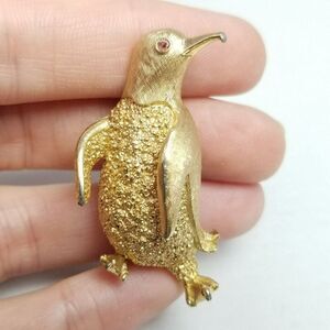 Vintage Crown Trifari Penguin Brooch Lapel Pin, Gold Tone Red Rhinestone Eye